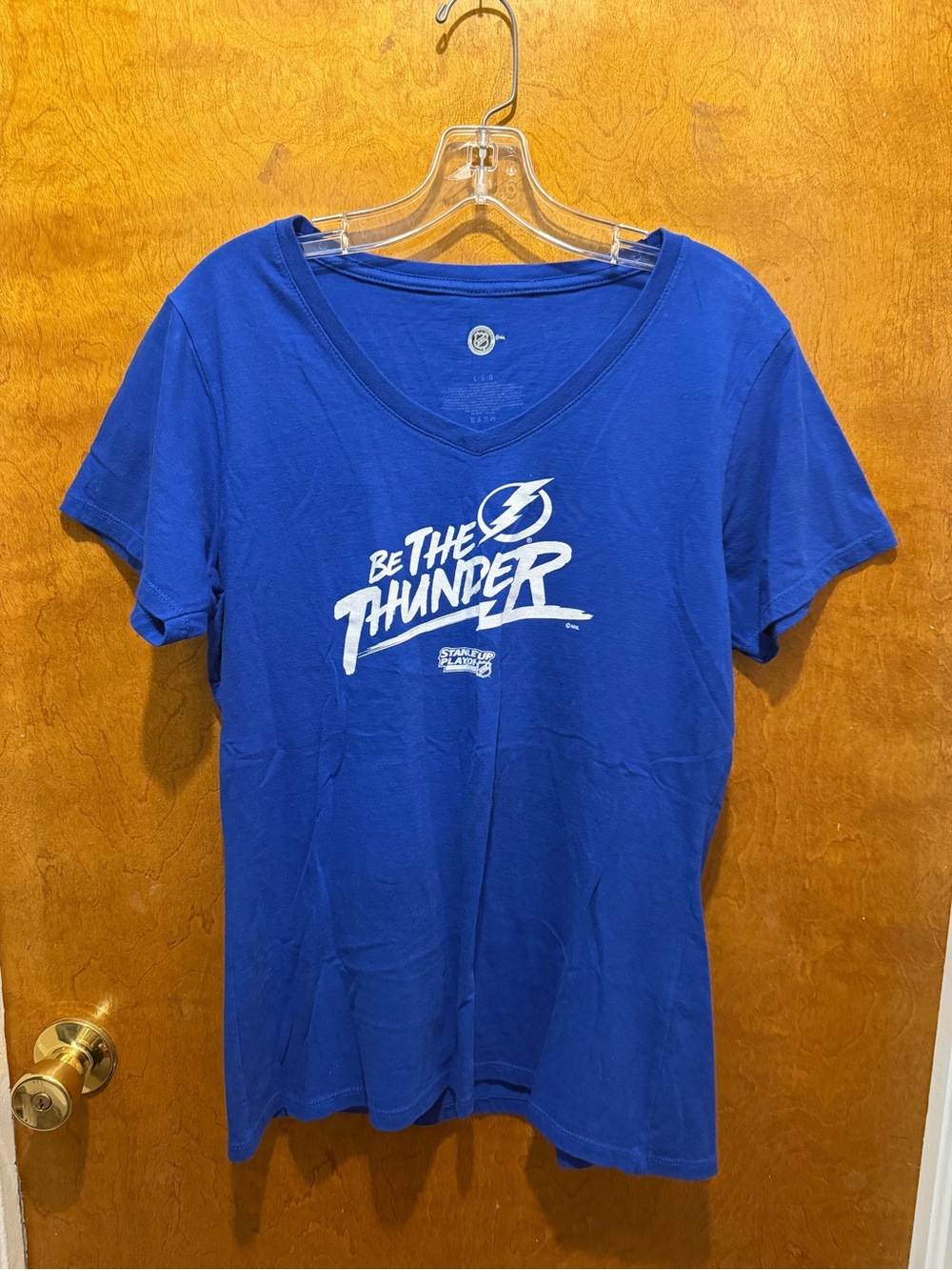 Tampa bay lightning be the thunder womens blue shirt sleeve hockey tee L